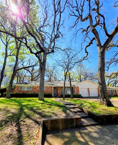 1020 Redbud Court Arlington TX 76012