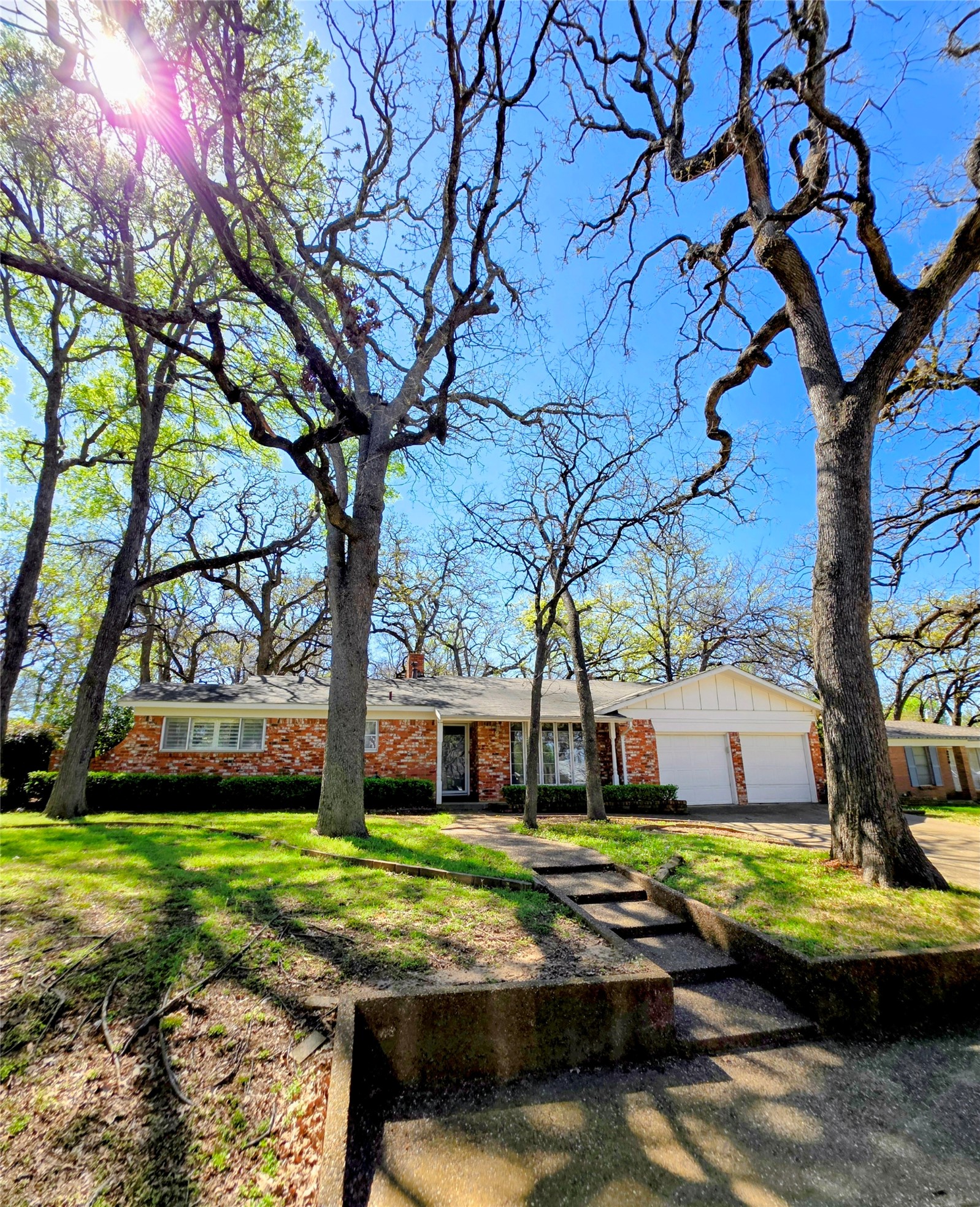 1020 Redbud Court Arlington TX 76012