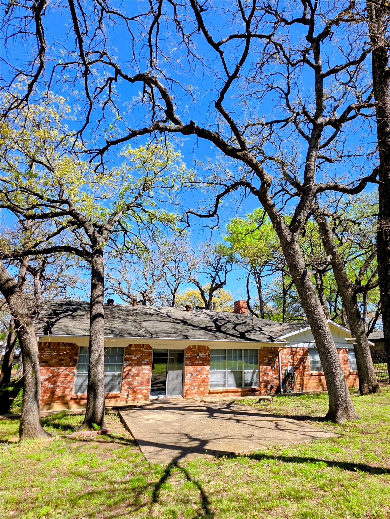 1020 Redbud Court Arlington TX 76012