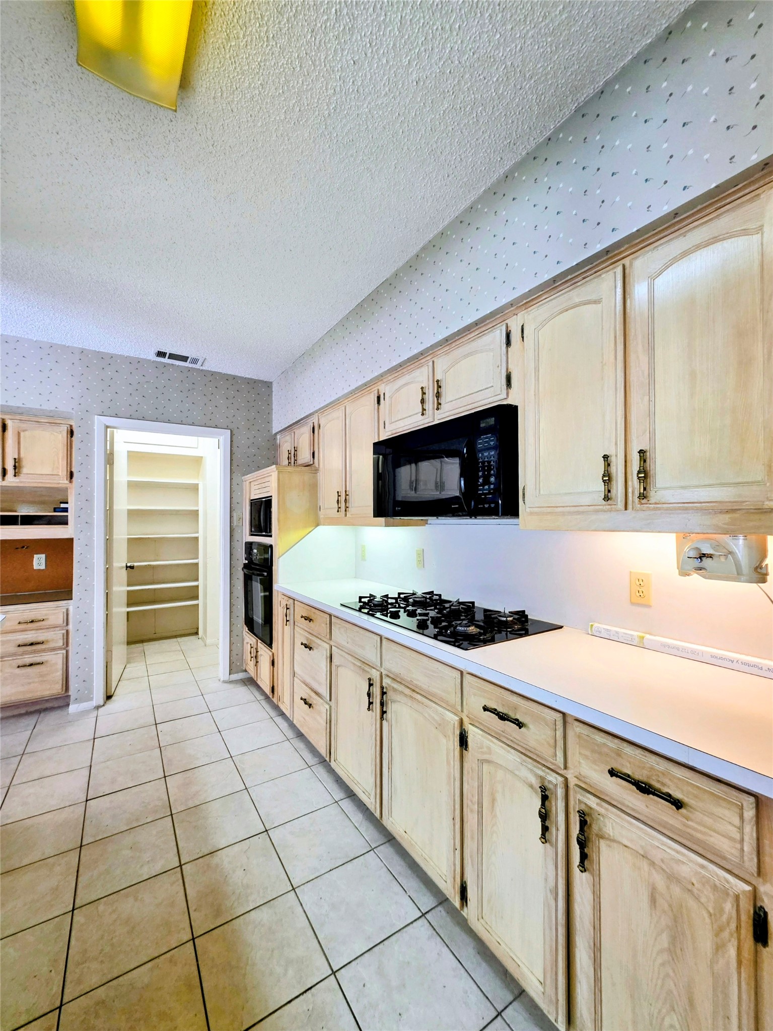 1020 Redbud Court Arlington TX 76012