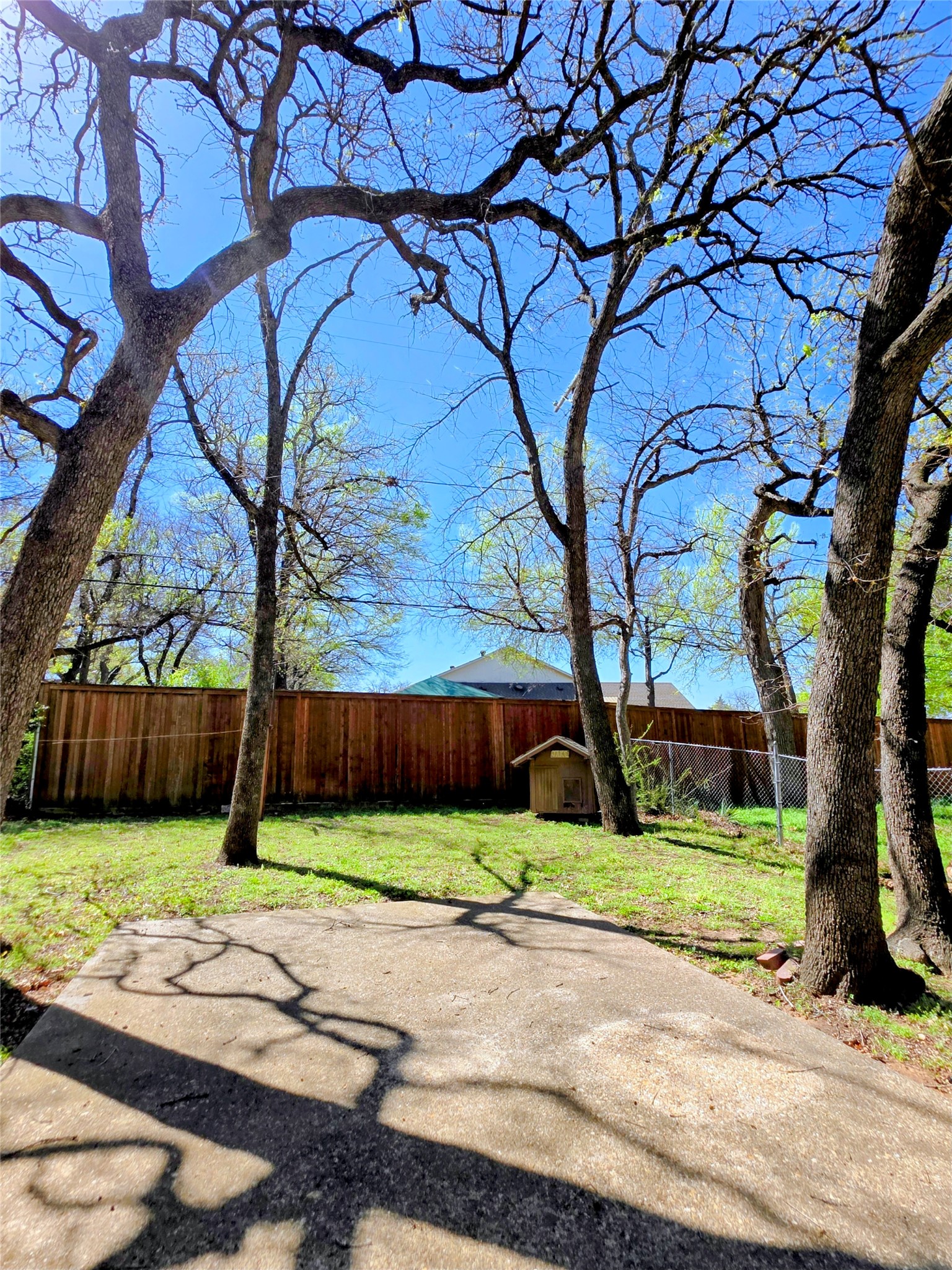 1020 Redbud Court Arlington TX 76012