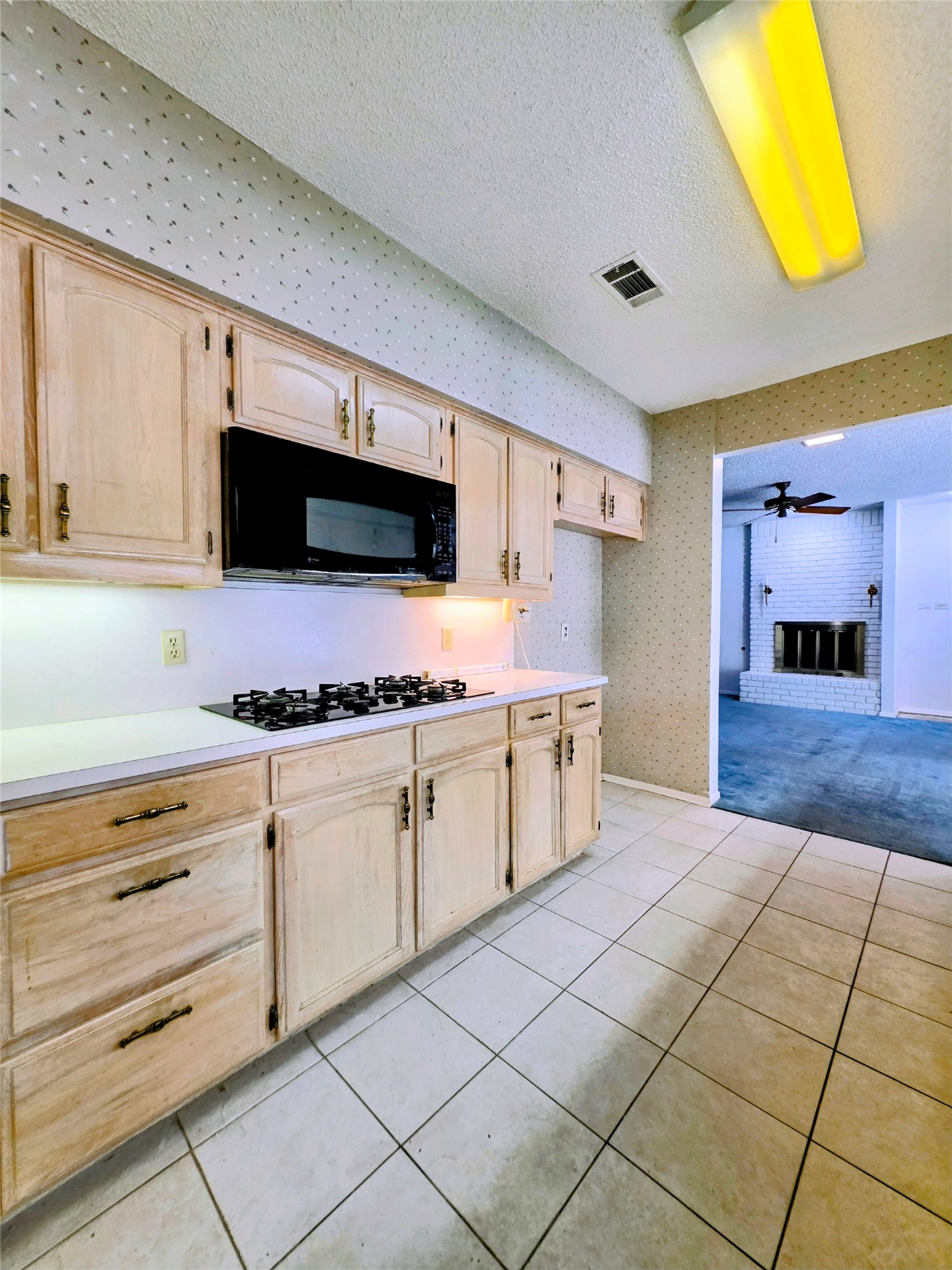 1020 Redbud Court Arlington TX 76012