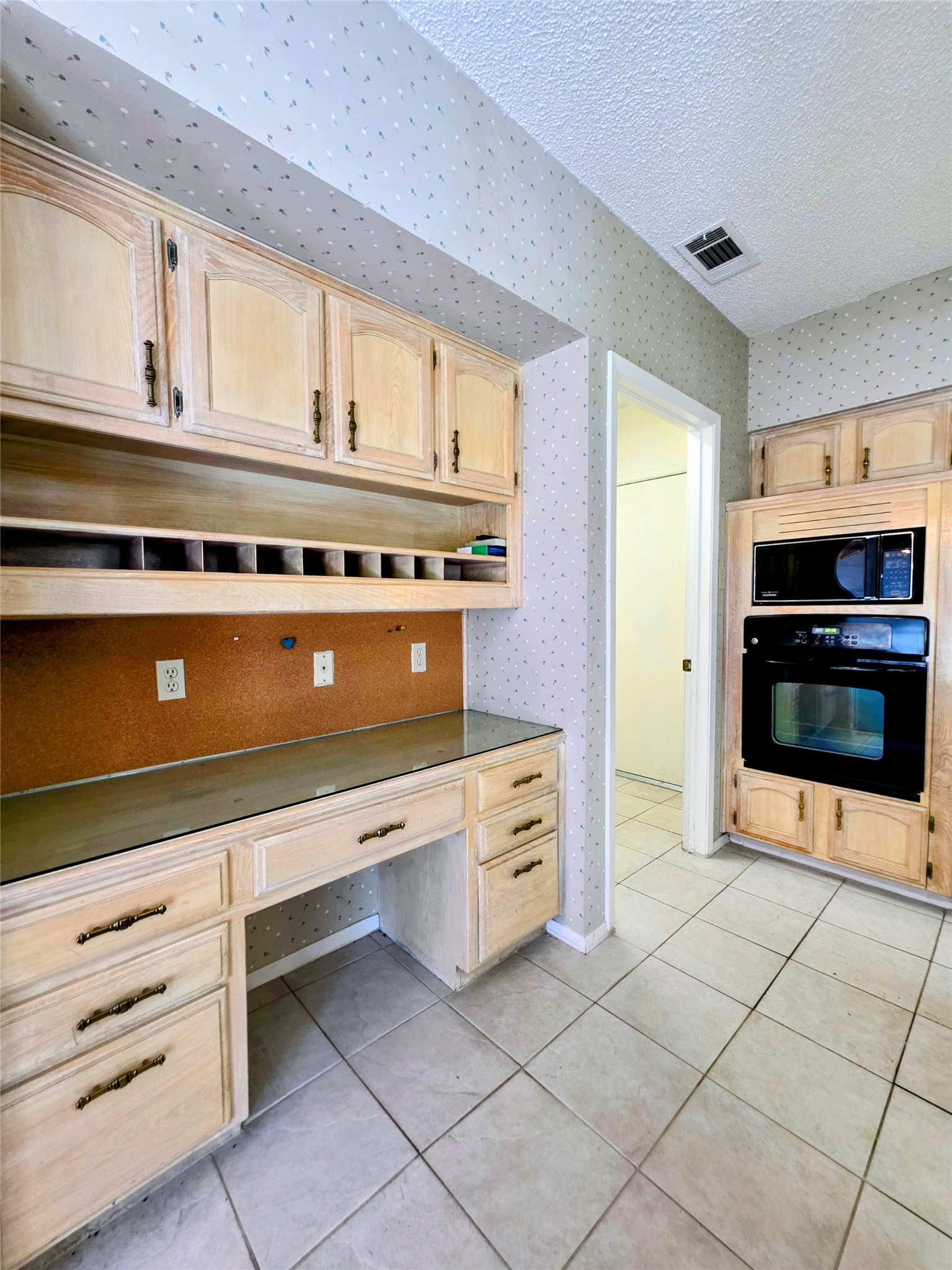 1020 Redbud Court Arlington TX 76012