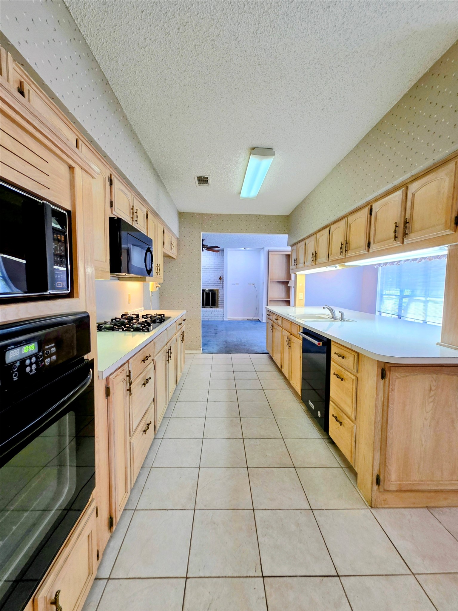 1020 Redbud Court Arlington TX 76012