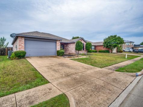 1509 Queen Annes Drive Burleson TX 76028