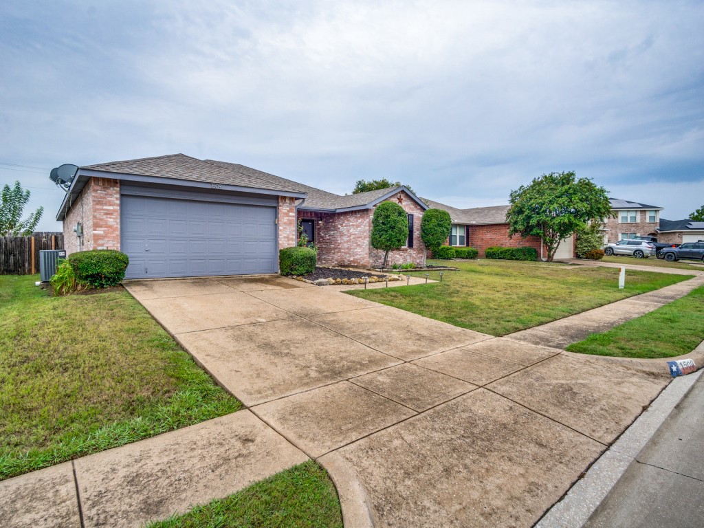 1509 Queen Annes Drive Burleson TX 76028
