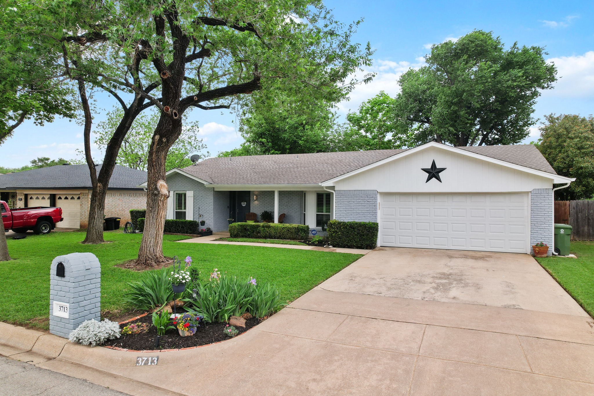3713 Holland Drive North Richland Hills TX 76180