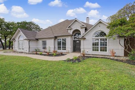 1029 Oakridge Court Burleson TX 76028