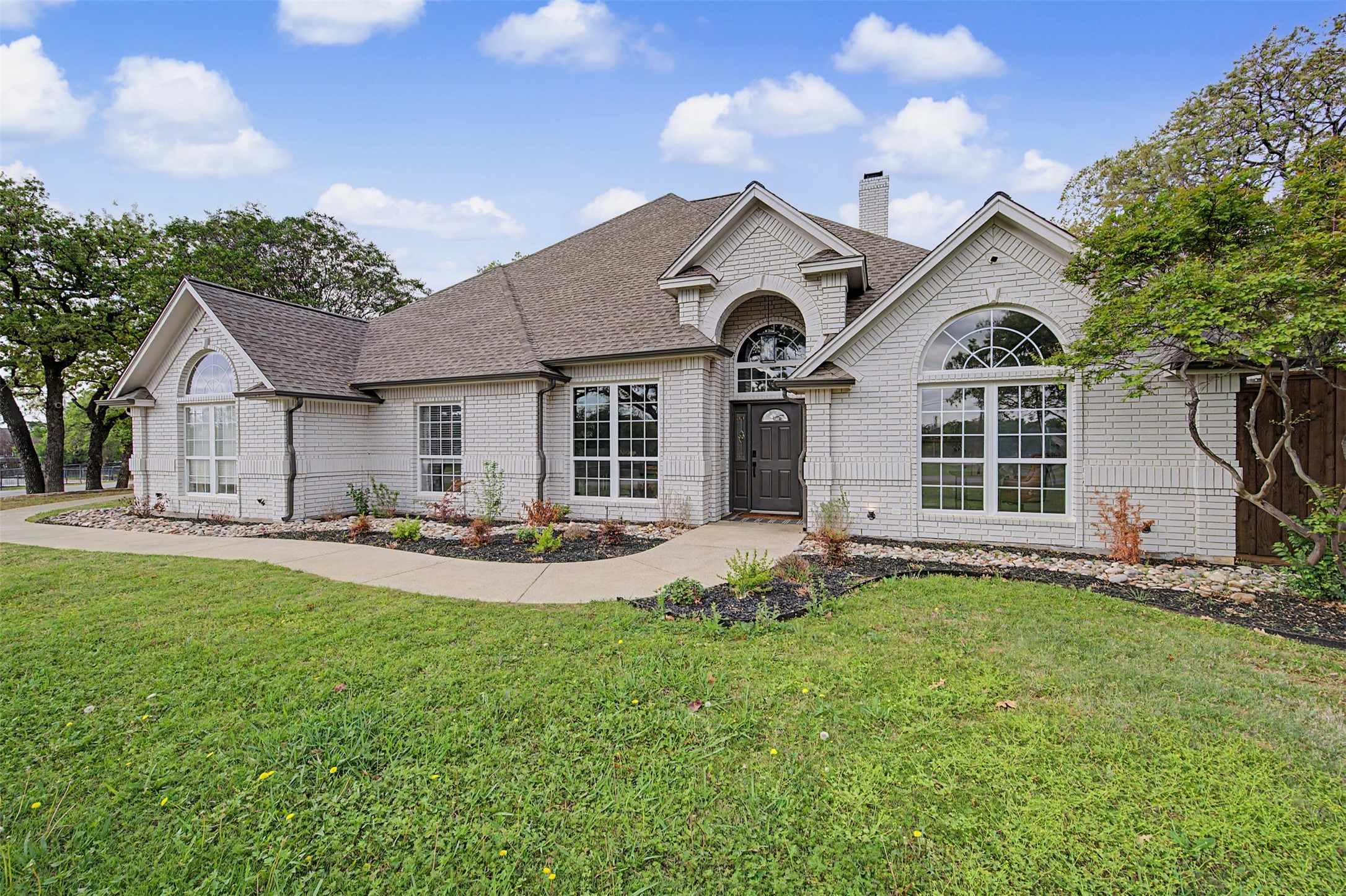1029 Oakridge Court Burleson TX 76028