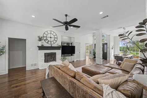 1029 Oakridge Court Burleson TX 76028