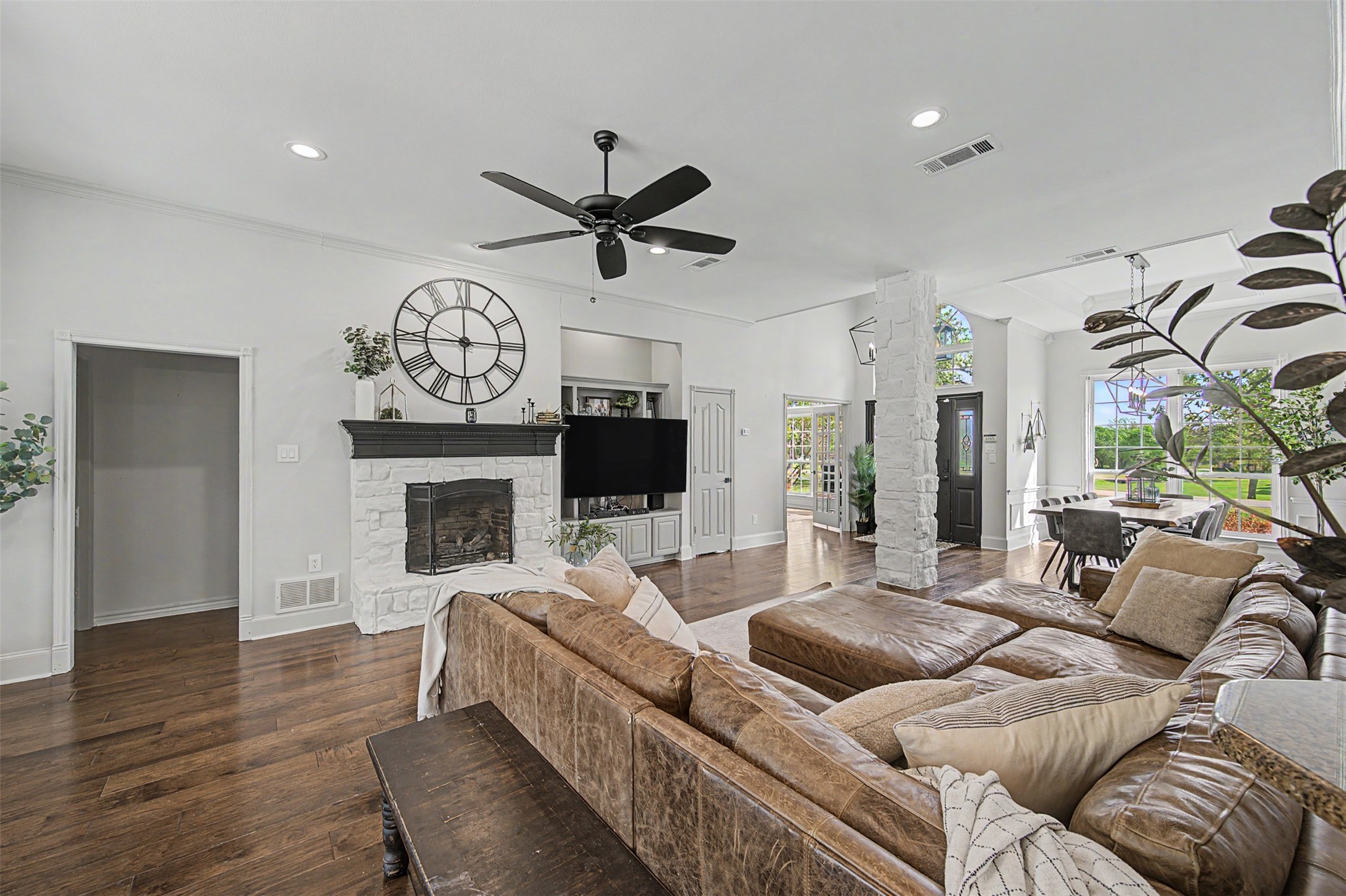 1029 Oakridge Court Burleson TX 76028