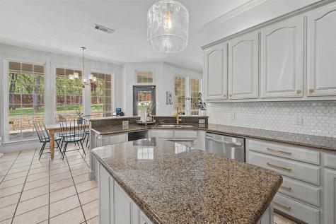 1029 Oakridge Court Burleson TX 76028