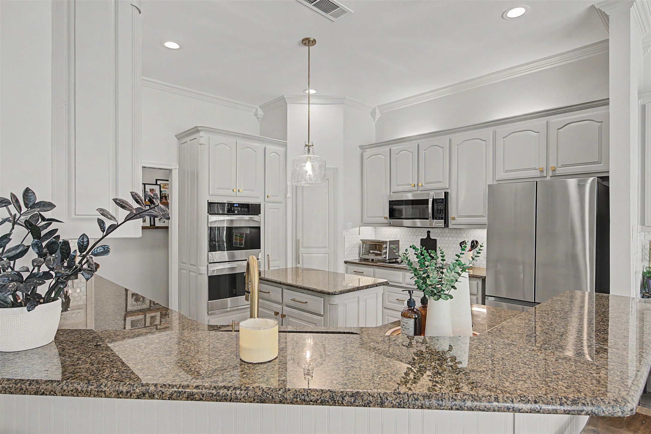 1029 Oakridge Court Burleson TX 76028