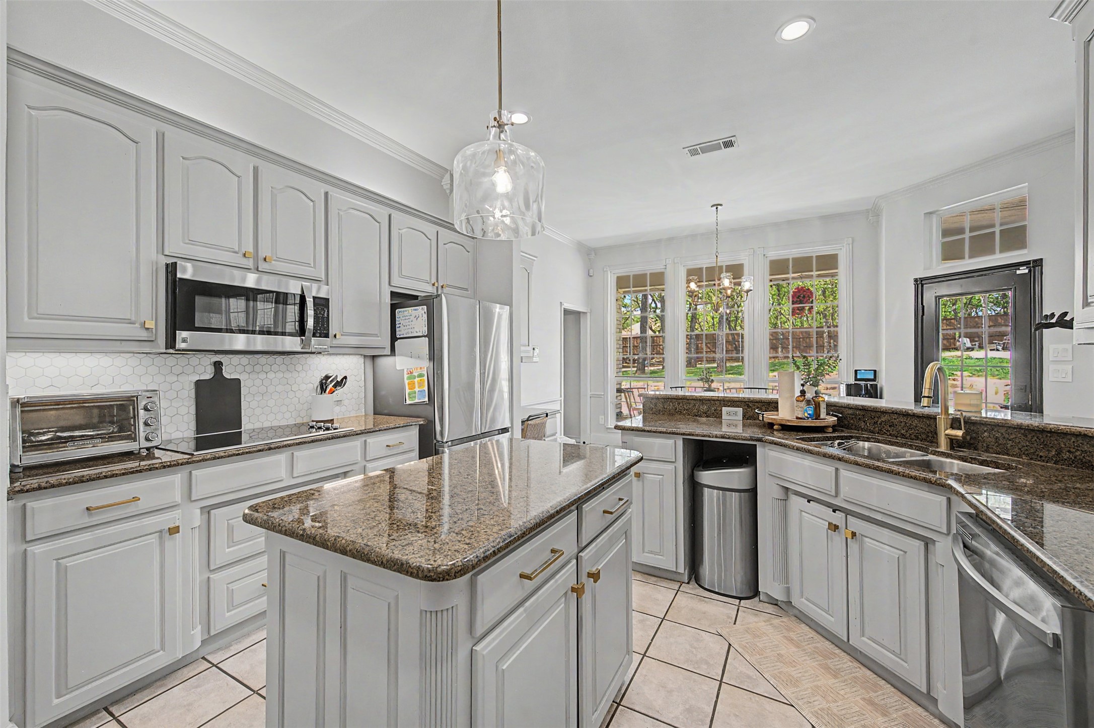 1029 Oakridge Court Burleson TX 76028