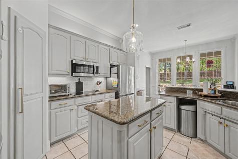 1029 Oakridge Court Burleson TX 76028
