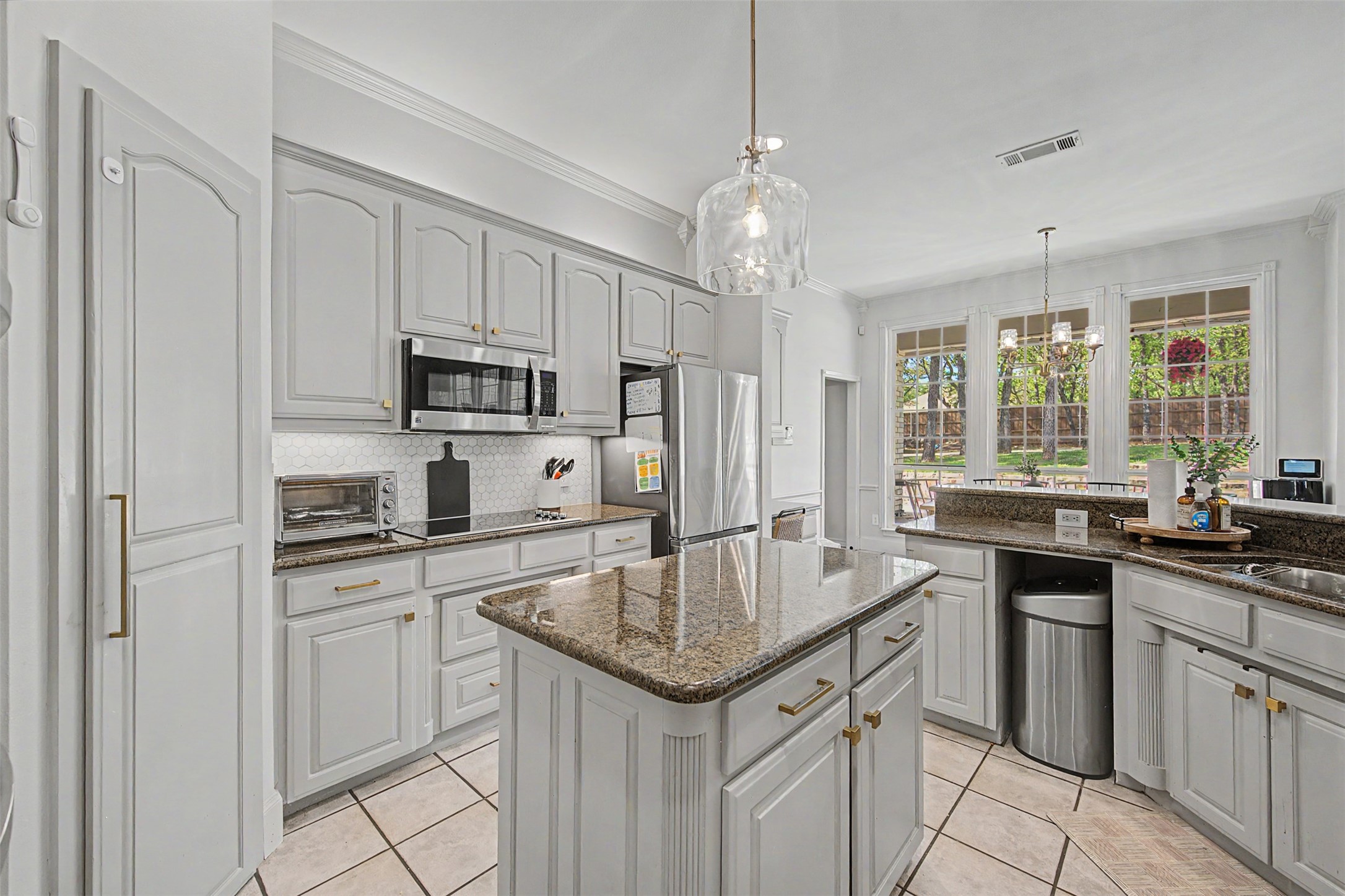 1029 Oakridge Court Burleson TX 76028