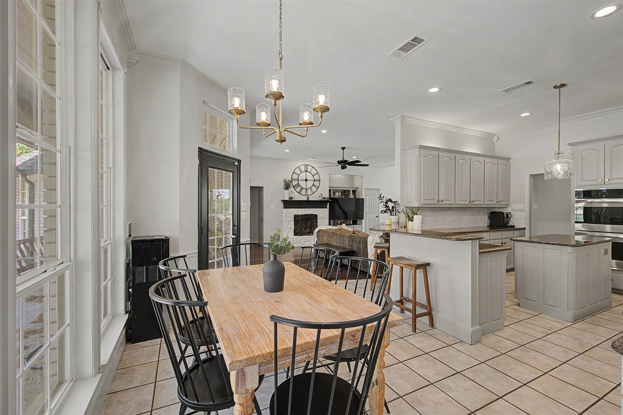 1029 Oakridge Court Burleson TX 76028