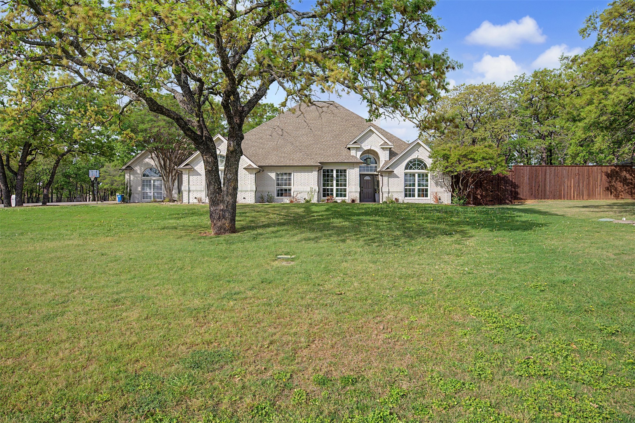 1029 Oakridge Court Burleson TX 76028