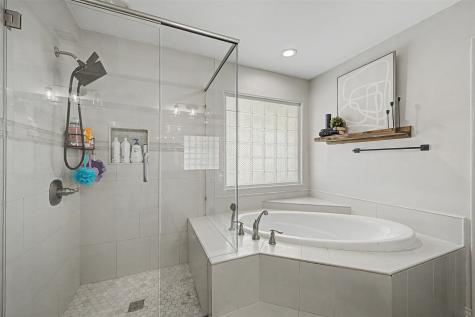 1029 Oakridge Court Burleson TX 76028