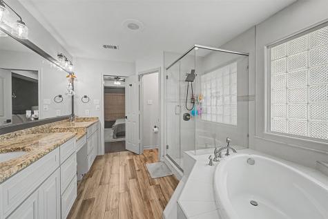 1029 Oakridge Court Burleson TX 76028