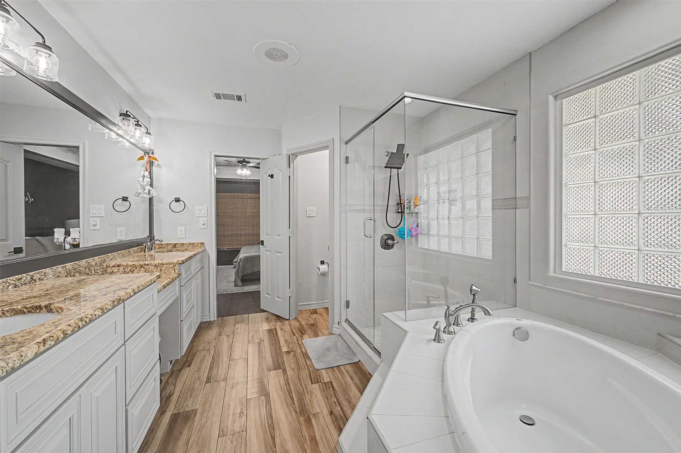 1029 Oakridge Court Burleson TX 76028