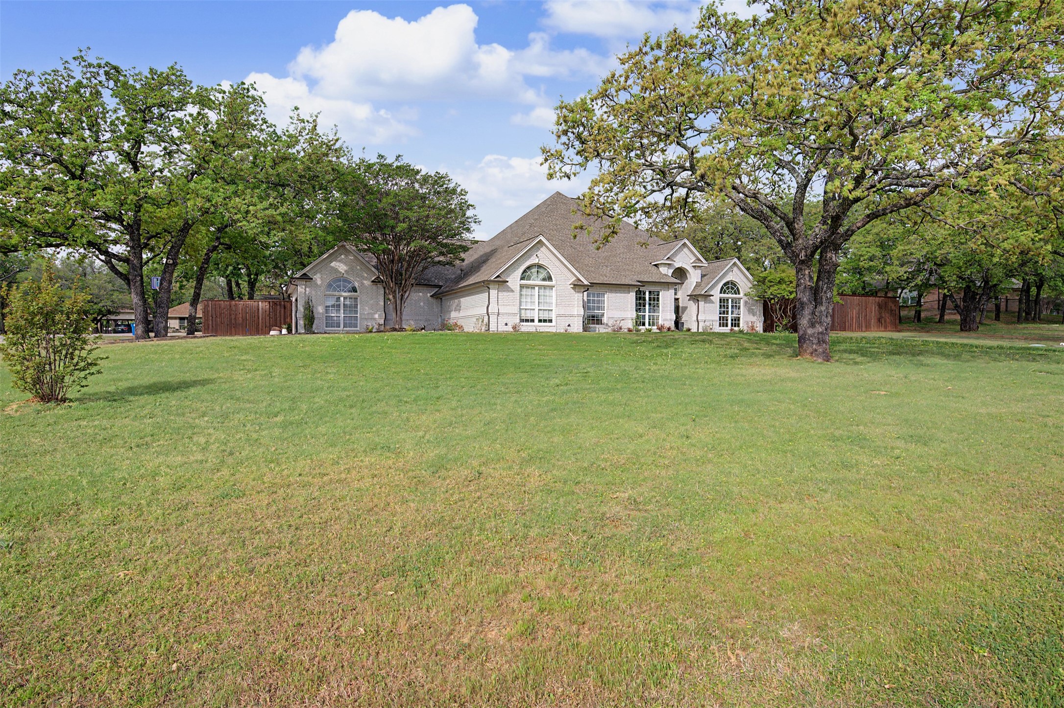 1029 Oakridge Court Burleson TX 76028