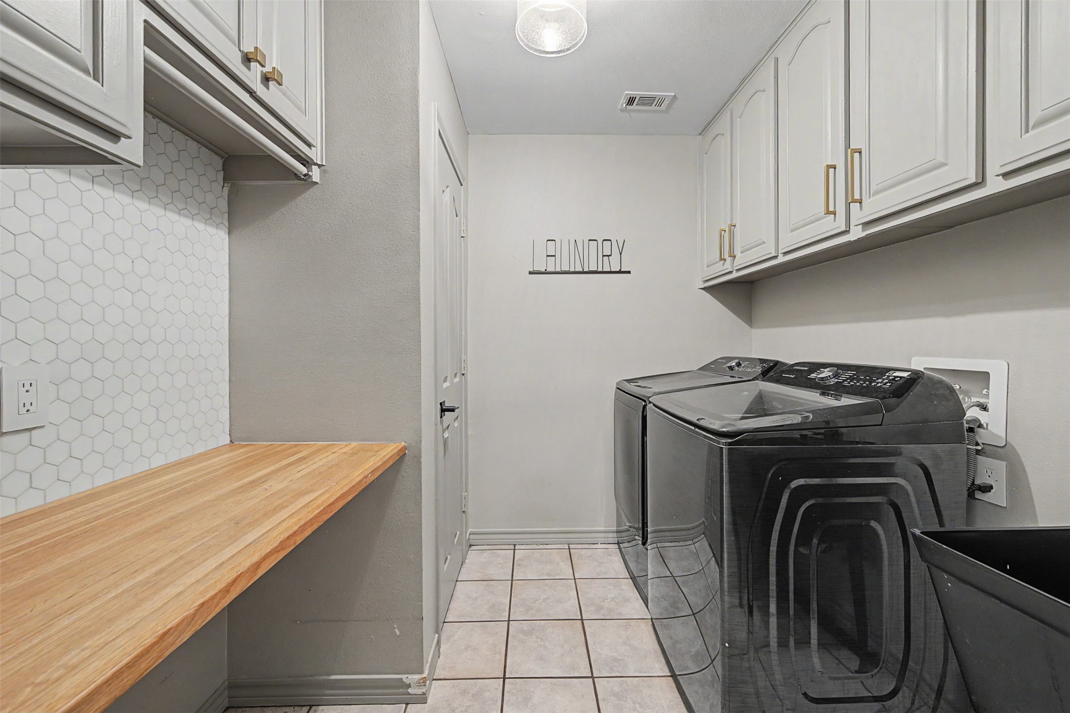 1029 Oakridge Court Burleson TX 76028