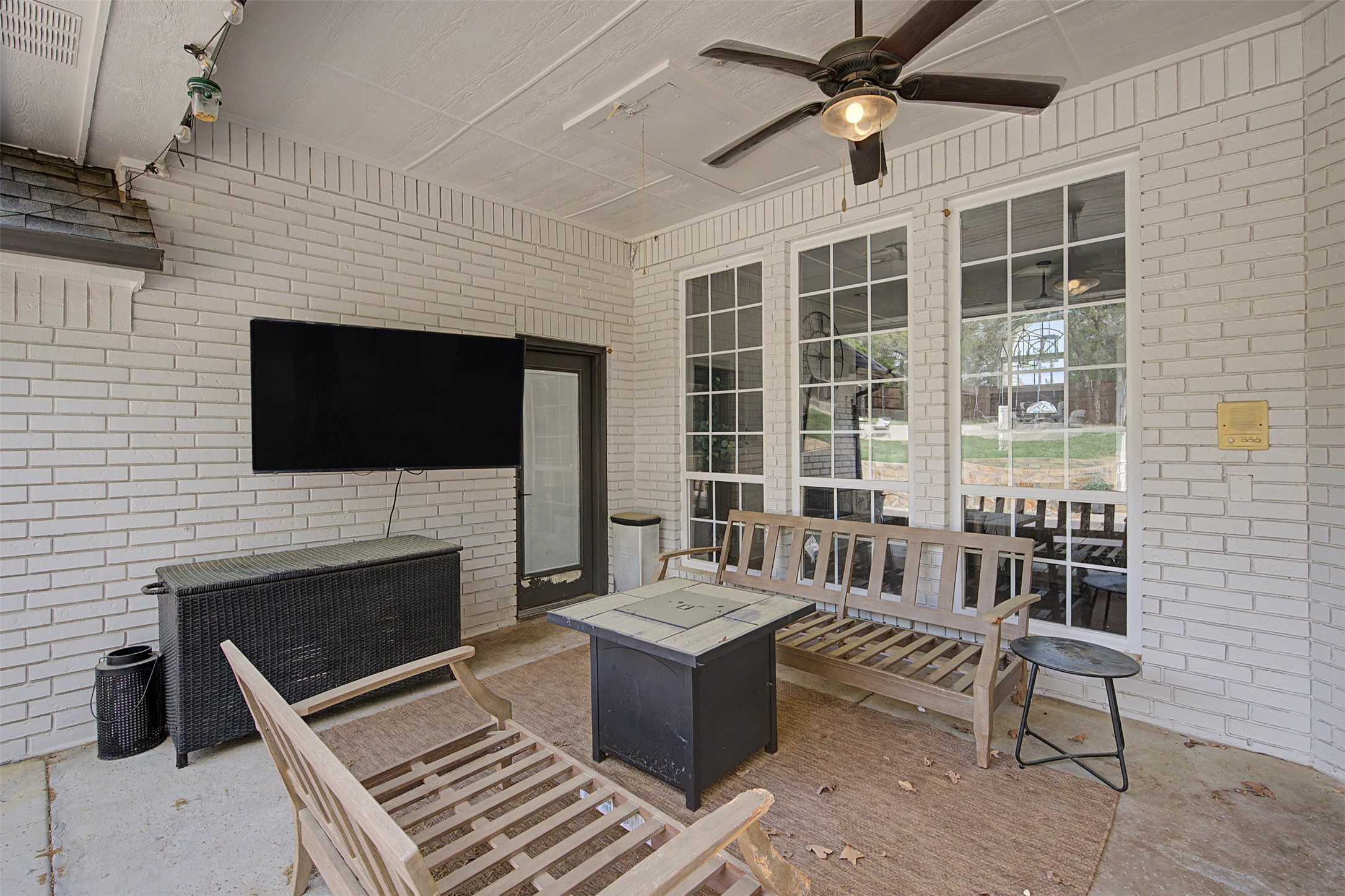 1029 Oakridge Court Burleson TX 76028