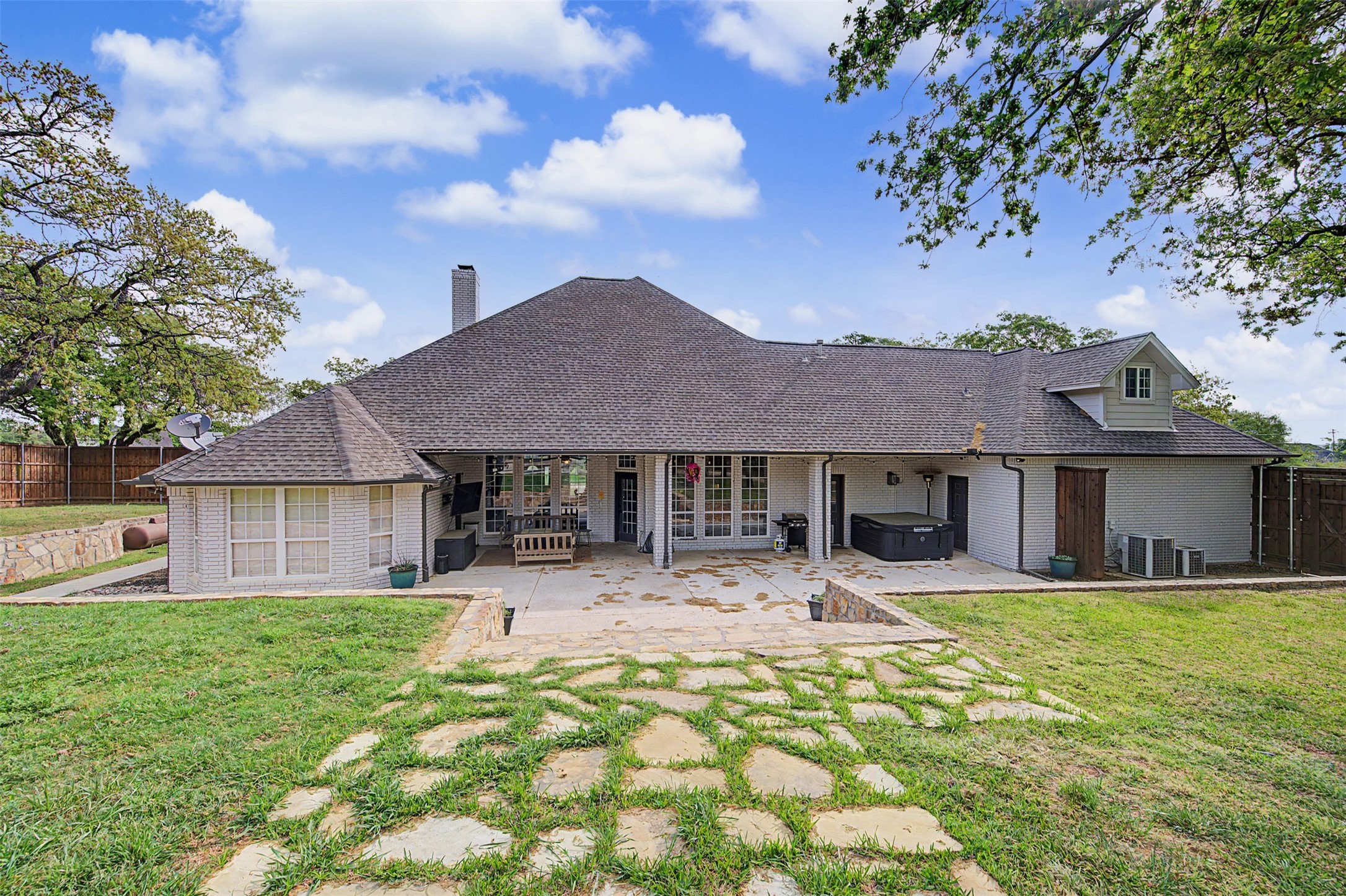 1029 Oakridge Court Burleson TX 76028