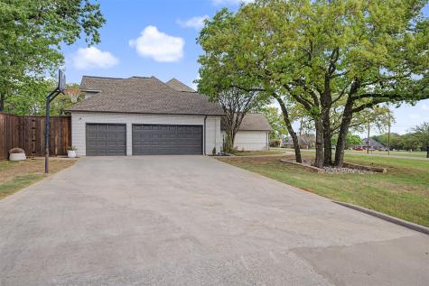 1029 Oakridge Court Burleson TX 76028