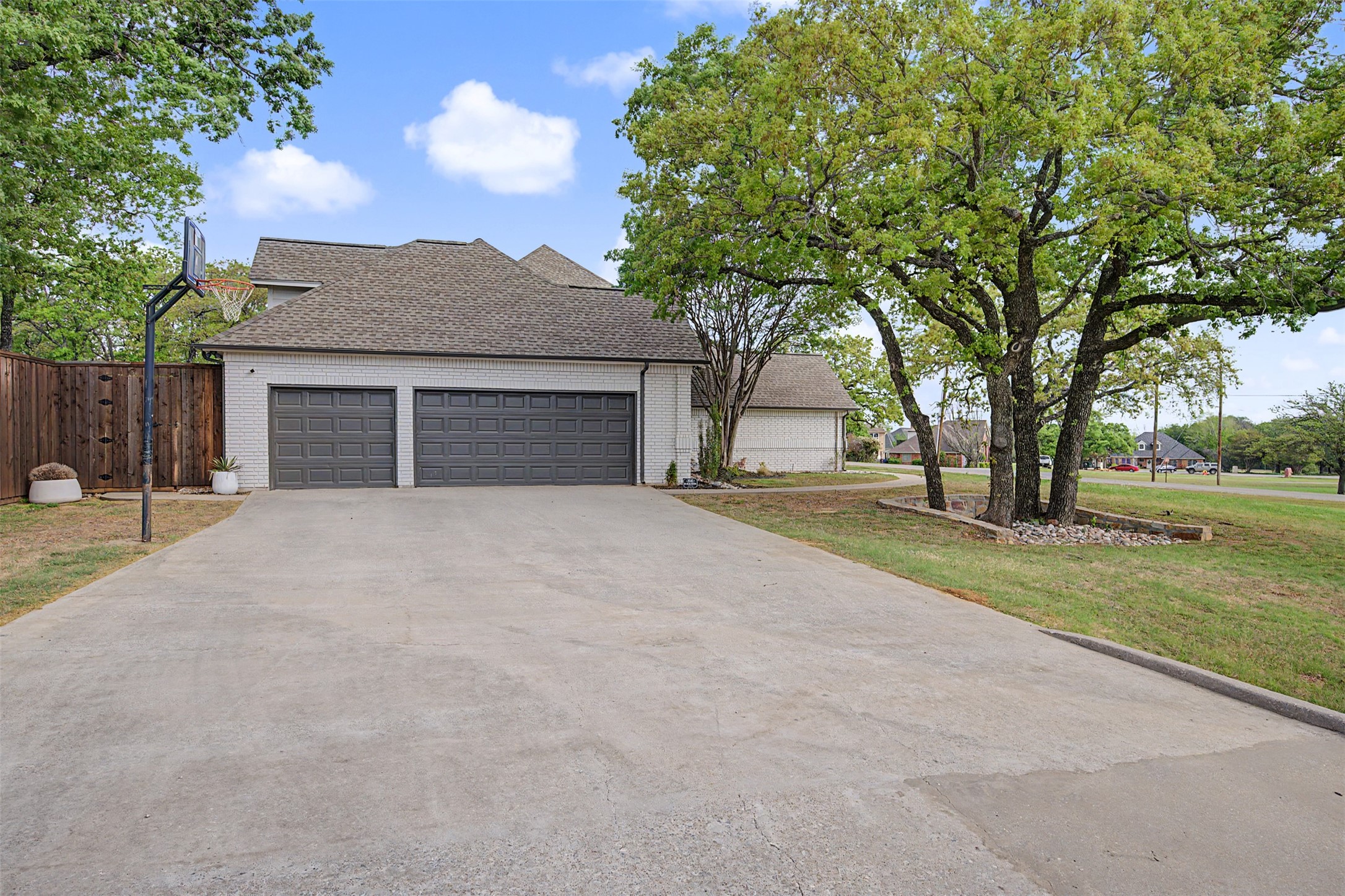 1029 Oakridge Court Burleson TX 76028