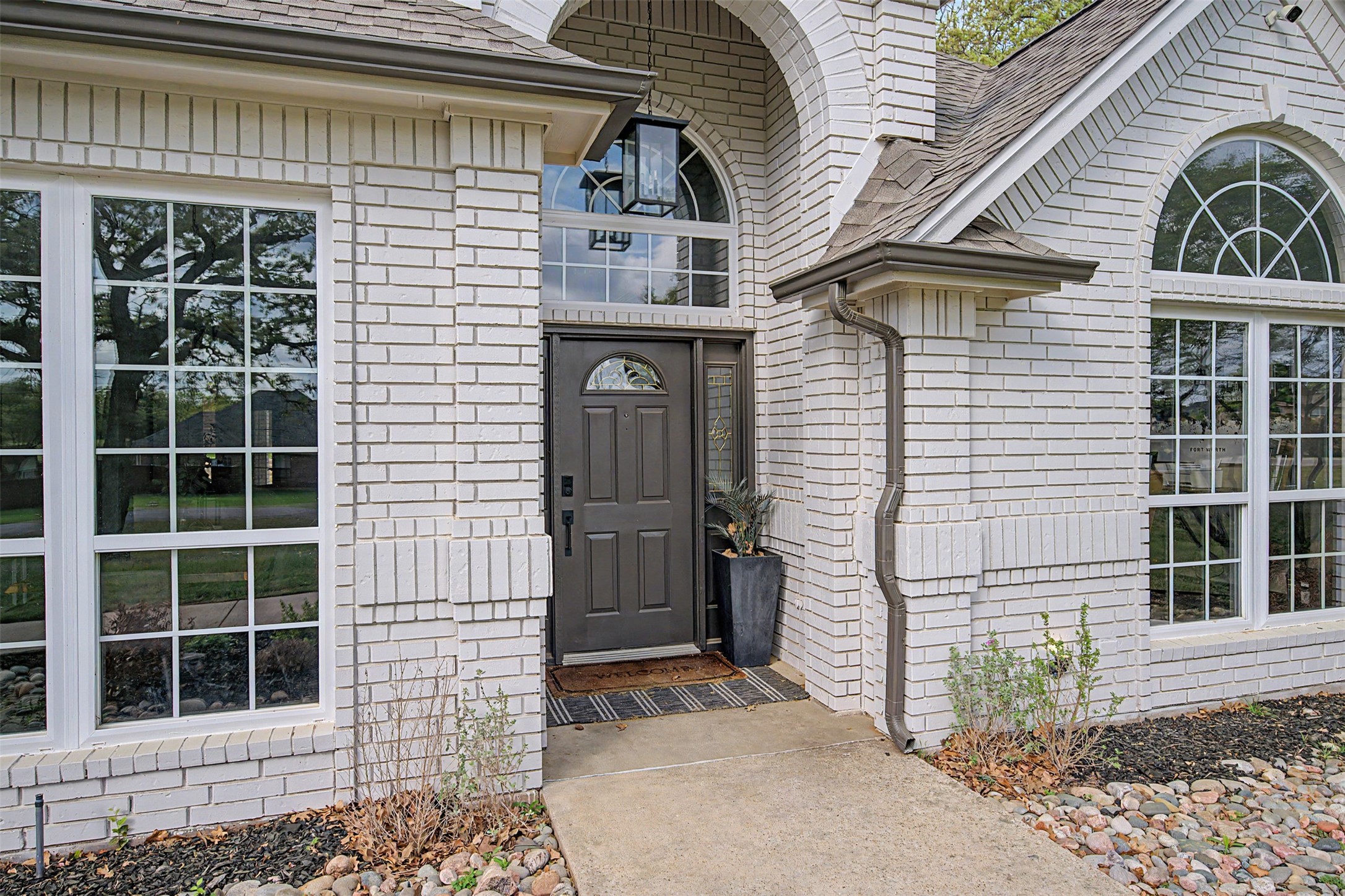 1029 Oakridge Court Burleson TX 76028