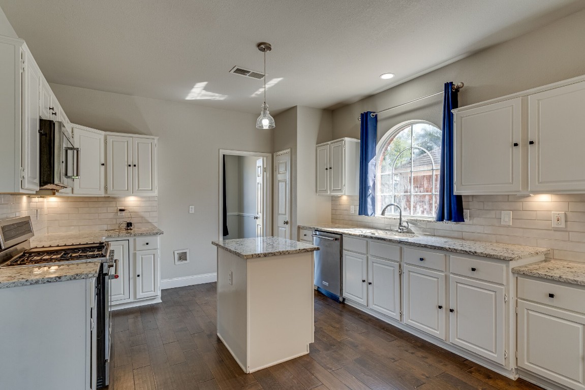 704 Summit Ridge Lewisville TX 75077