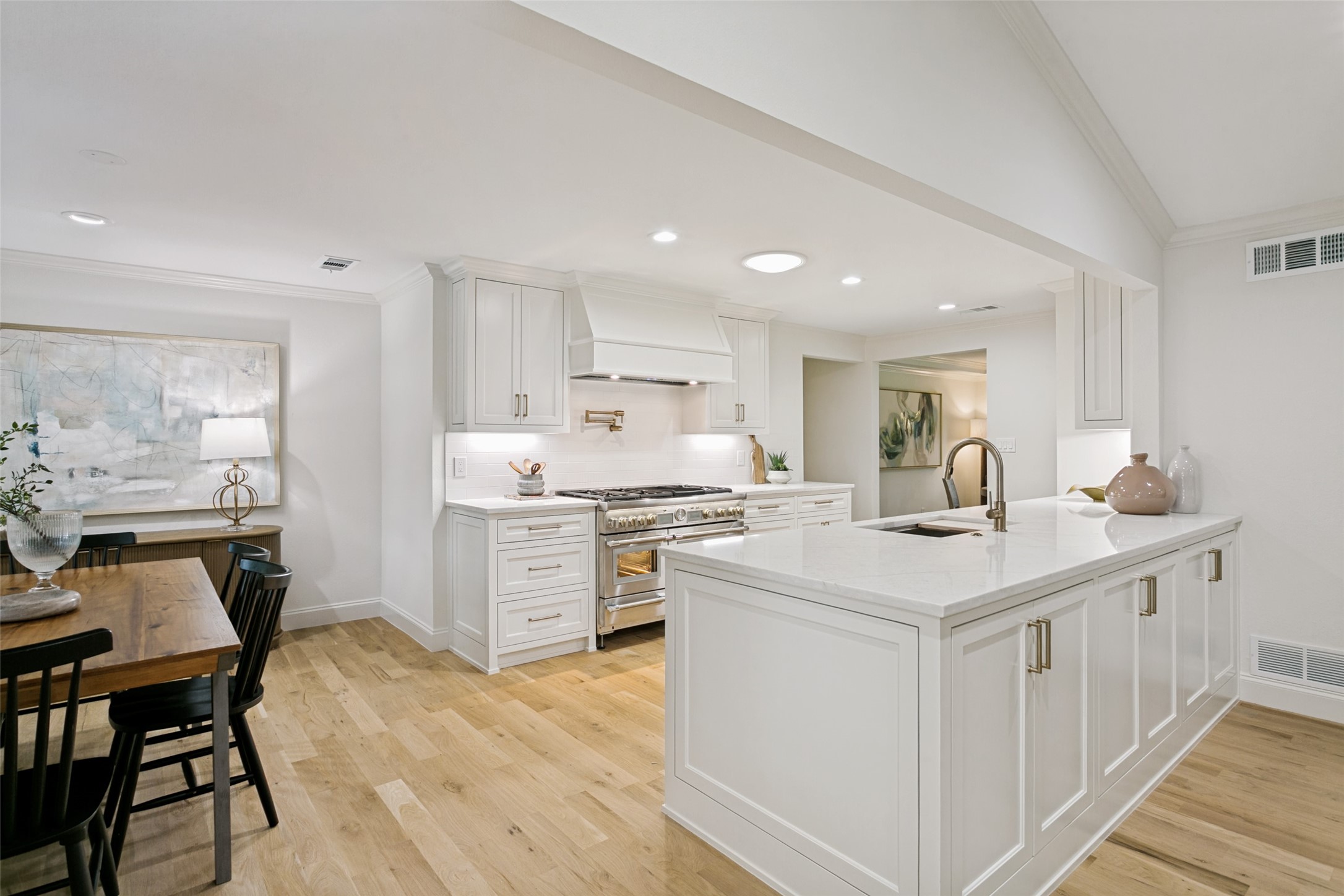 4426 Laren Lane Dallas TX 75244