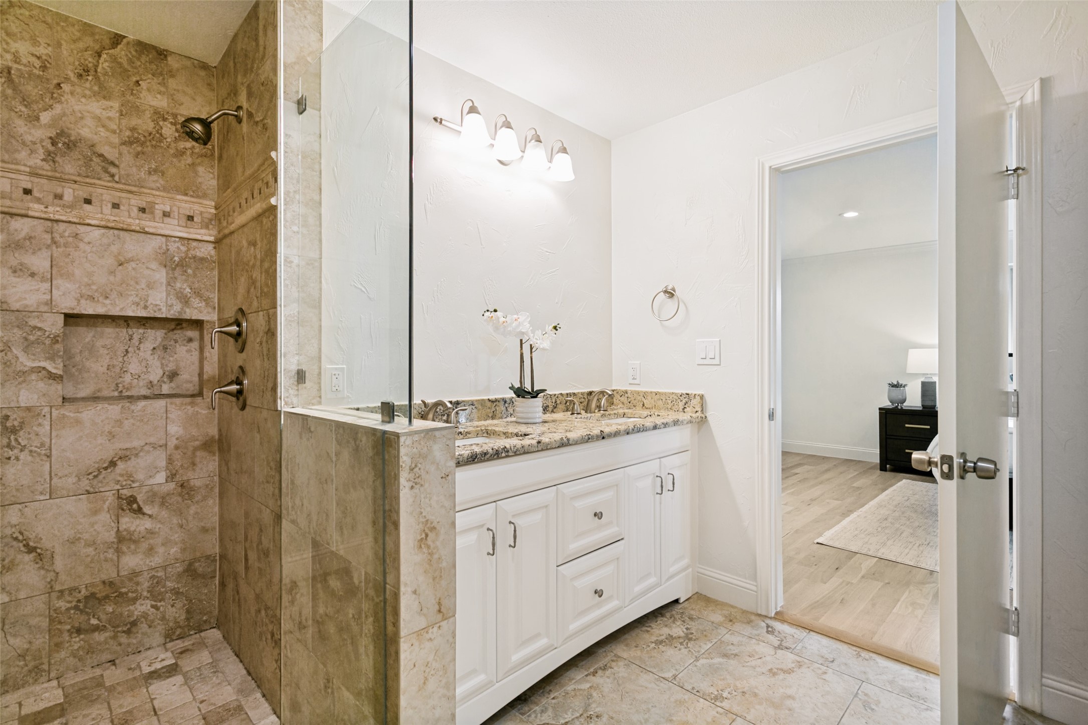 4426 Laren Lane Dallas TX 75244