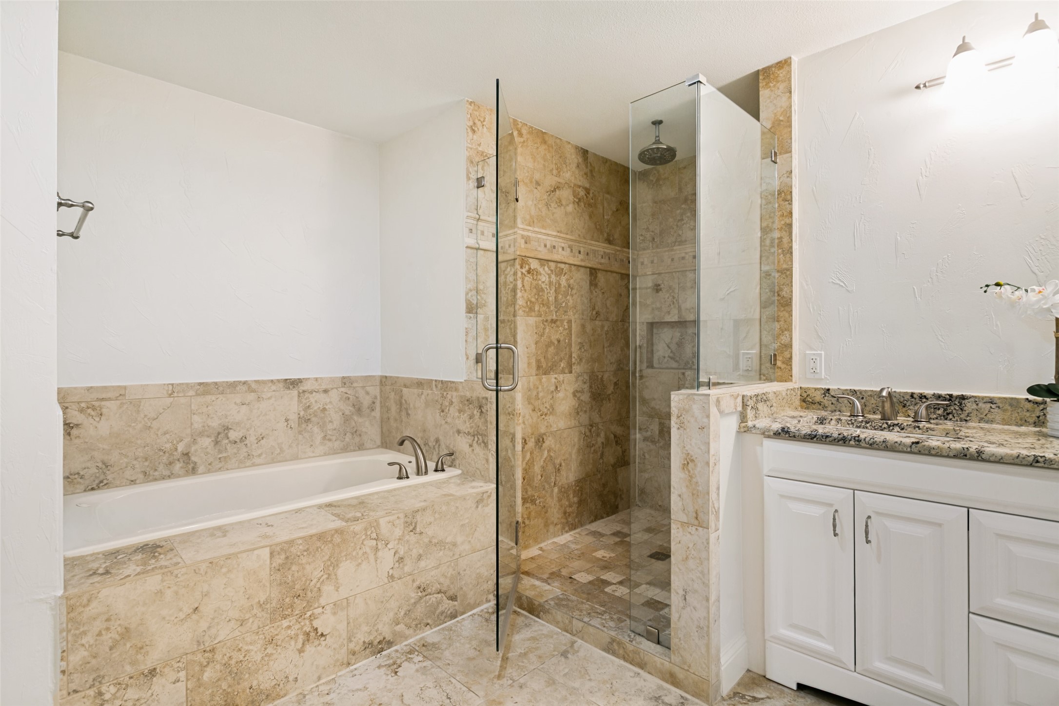 4426 Laren Lane Dallas TX 75244