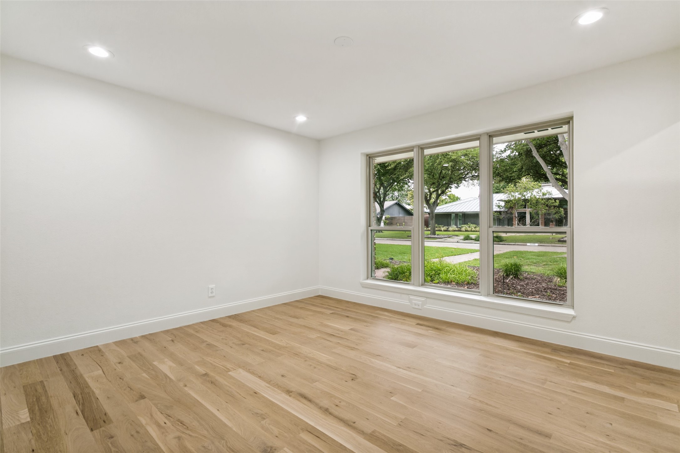 4426 Laren Lane Dallas TX 75244