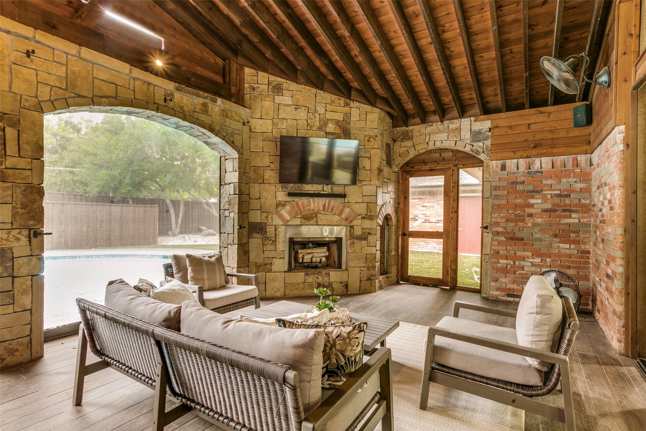 4426 Laren Lane Dallas TX 75244