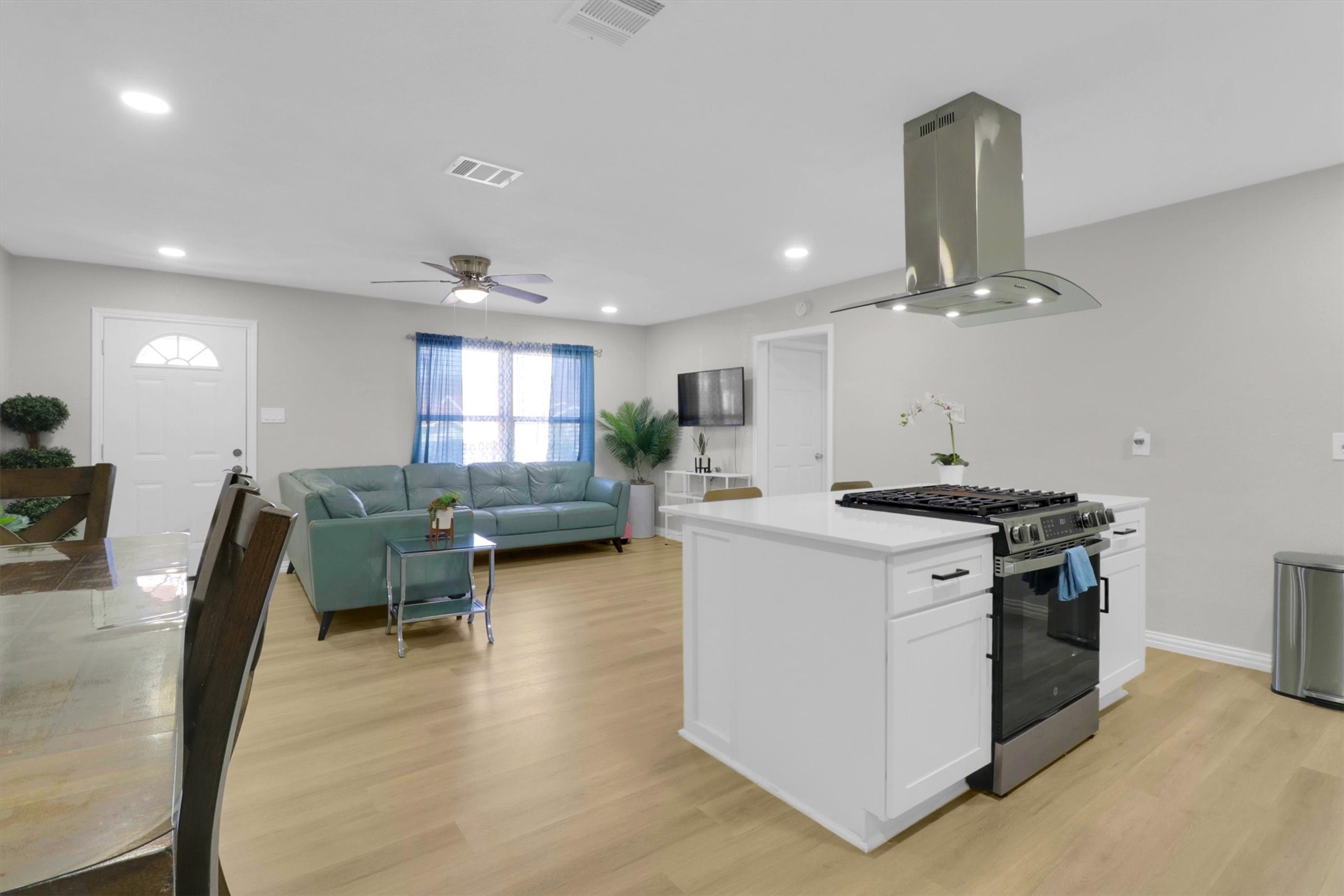1208 Hansboro Avenue Dallas TX 75224