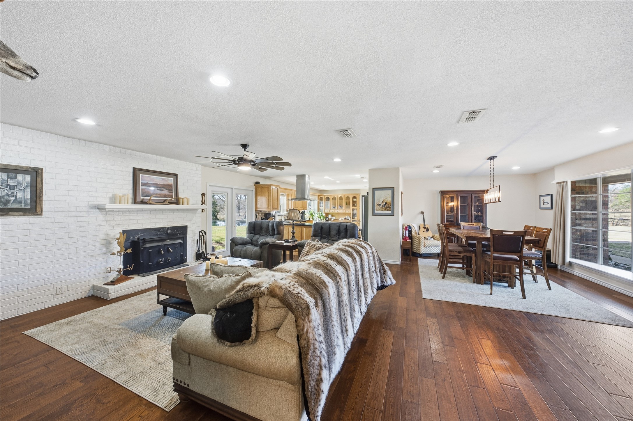 3662 Acr 359 Palestine TX 75803