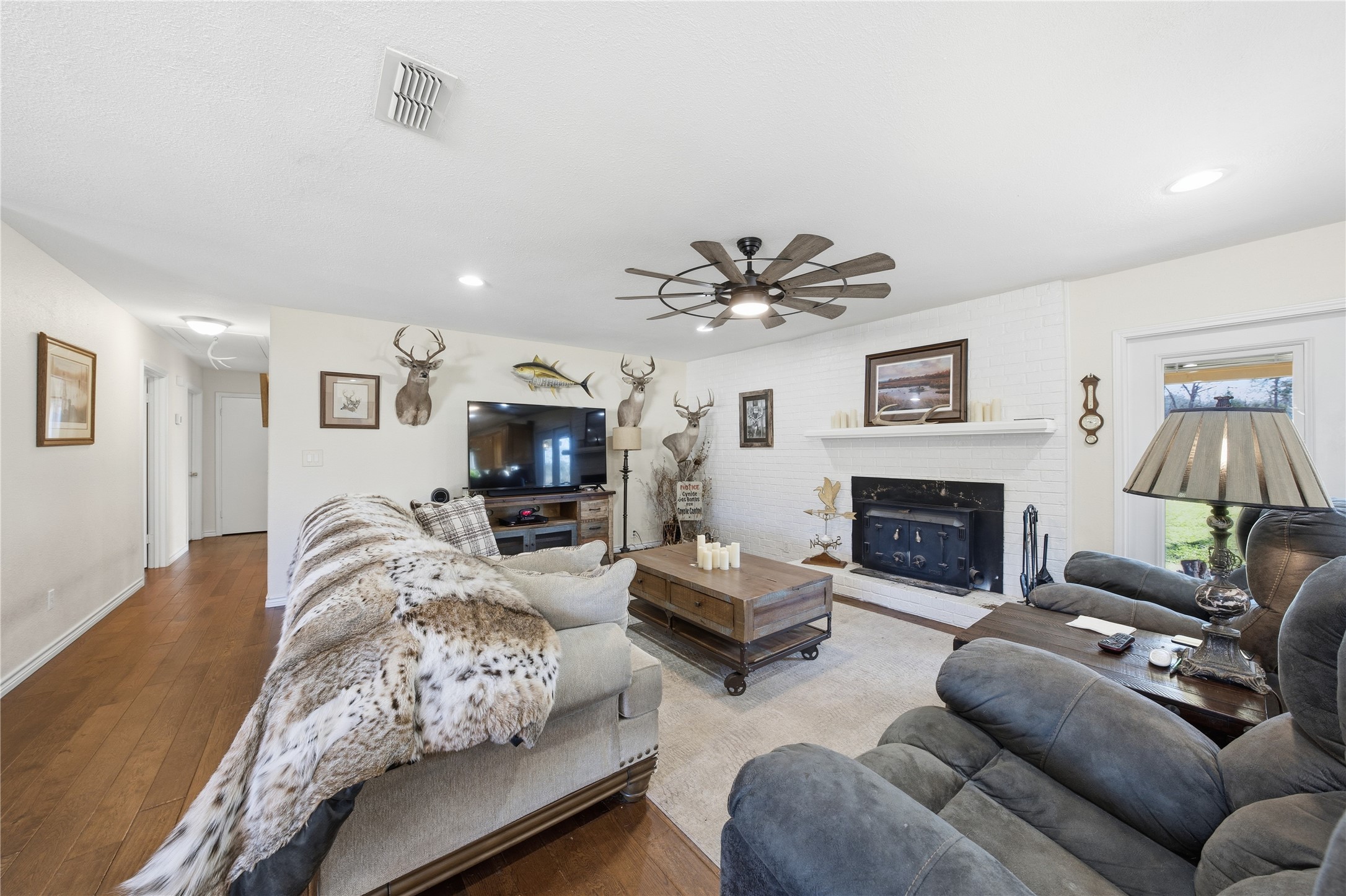 3662 Acr 359 Palestine TX 75803