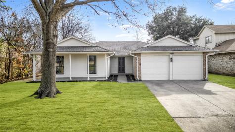 2433 Mckensie Lane Grand Prairie TX 75052