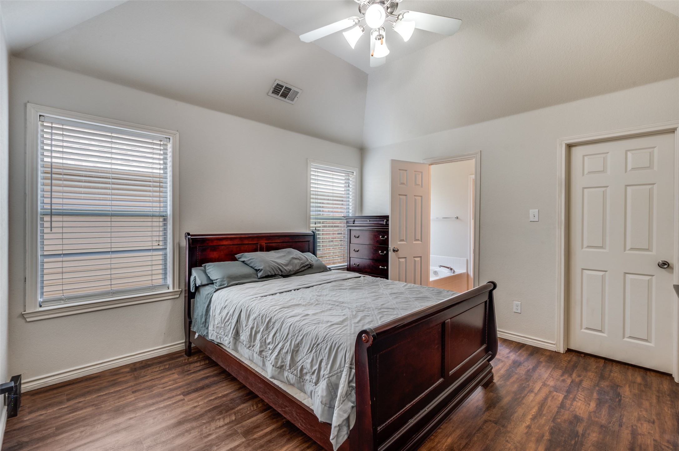 8823 Eastwood Avenue Cross Roads TX 76227