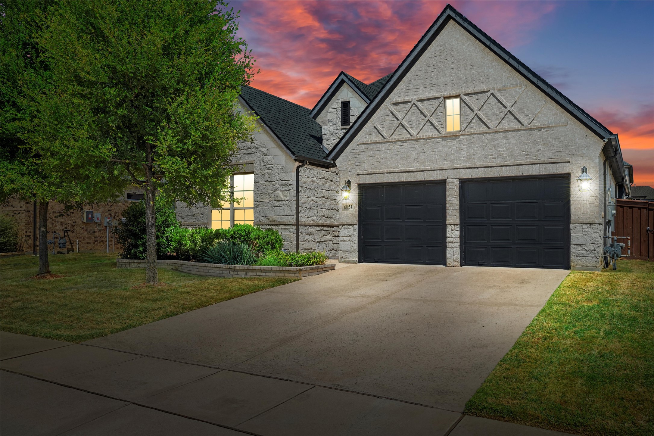 6851 Molina Grand Prairie TX 75054