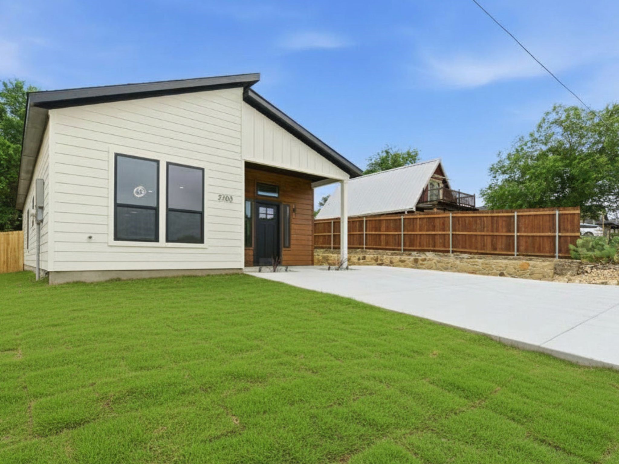 2703 Brazos River Drive Granbury TX 76048