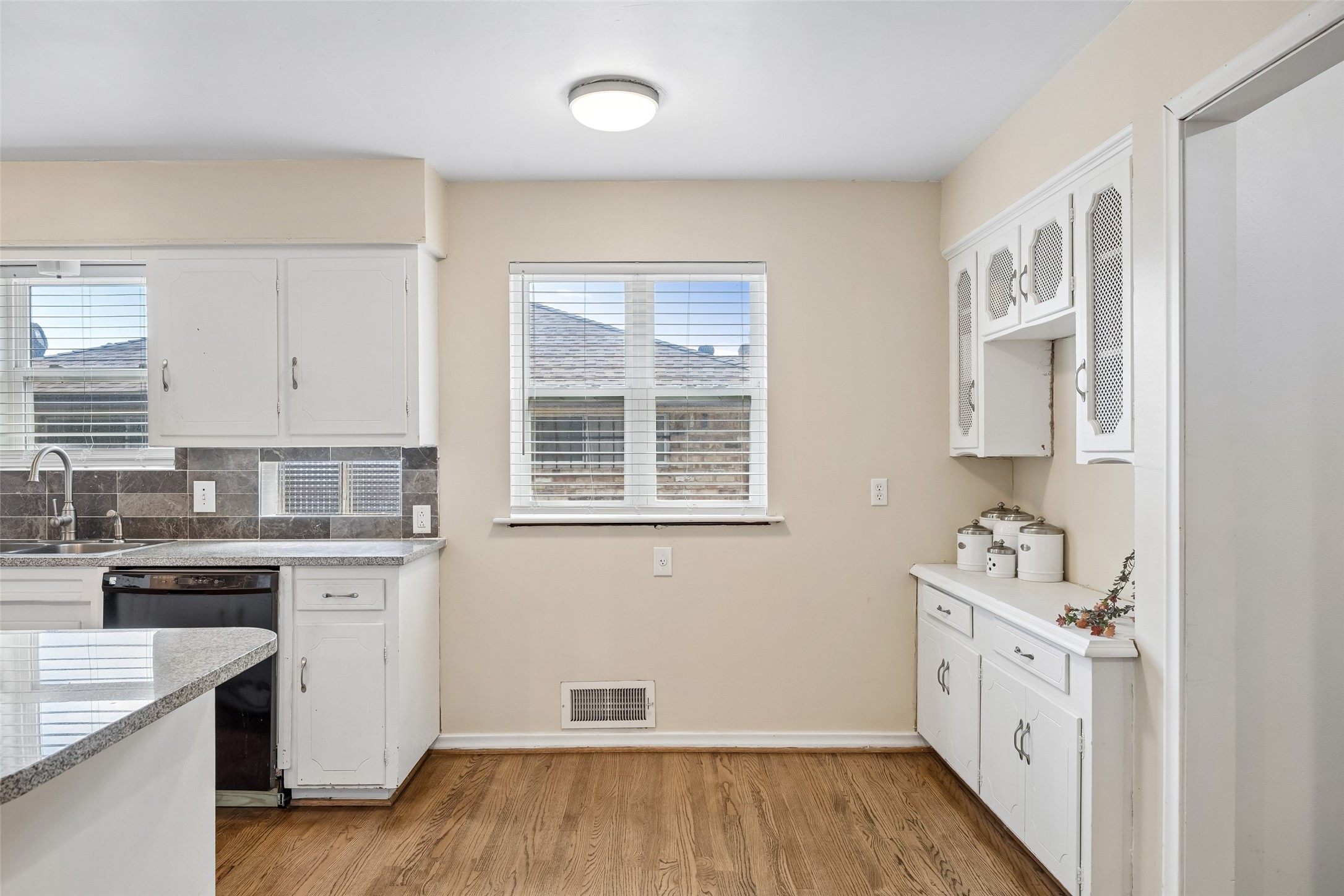 8049 Woodhue Road Dallas TX 75228