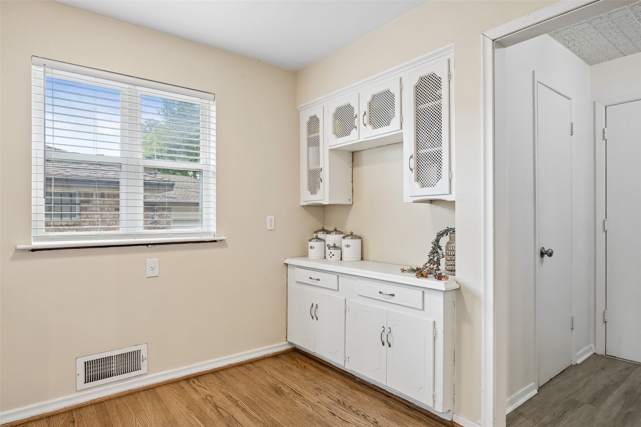 8049 Woodhue Road Dallas TX 75228