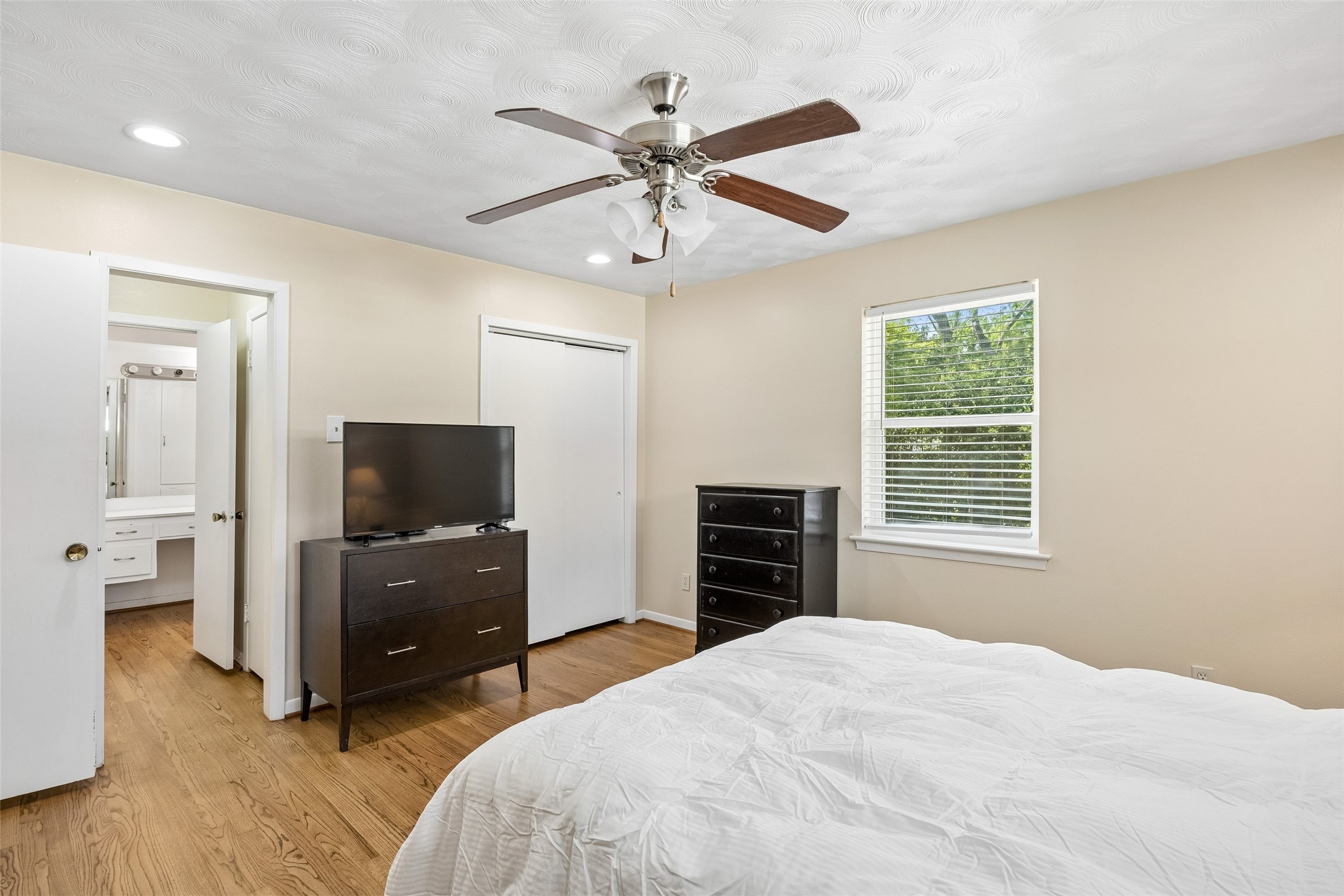 8049 Woodhue Road Dallas TX 75228