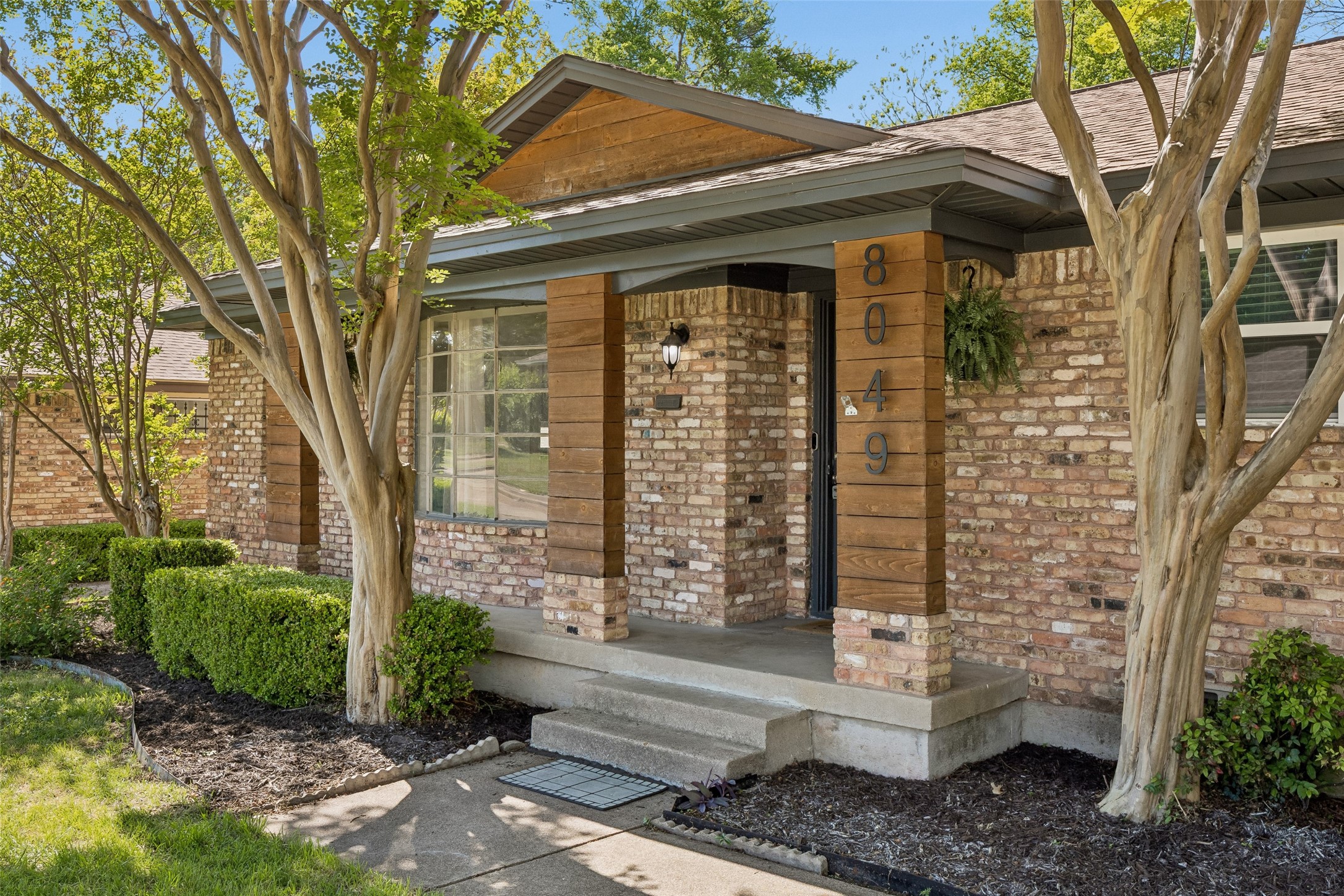 8049 Woodhue Road Dallas TX 75228