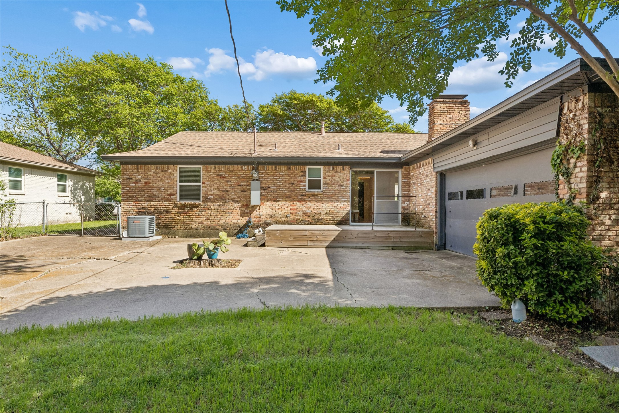 8049 Woodhue Road Dallas TX 75228